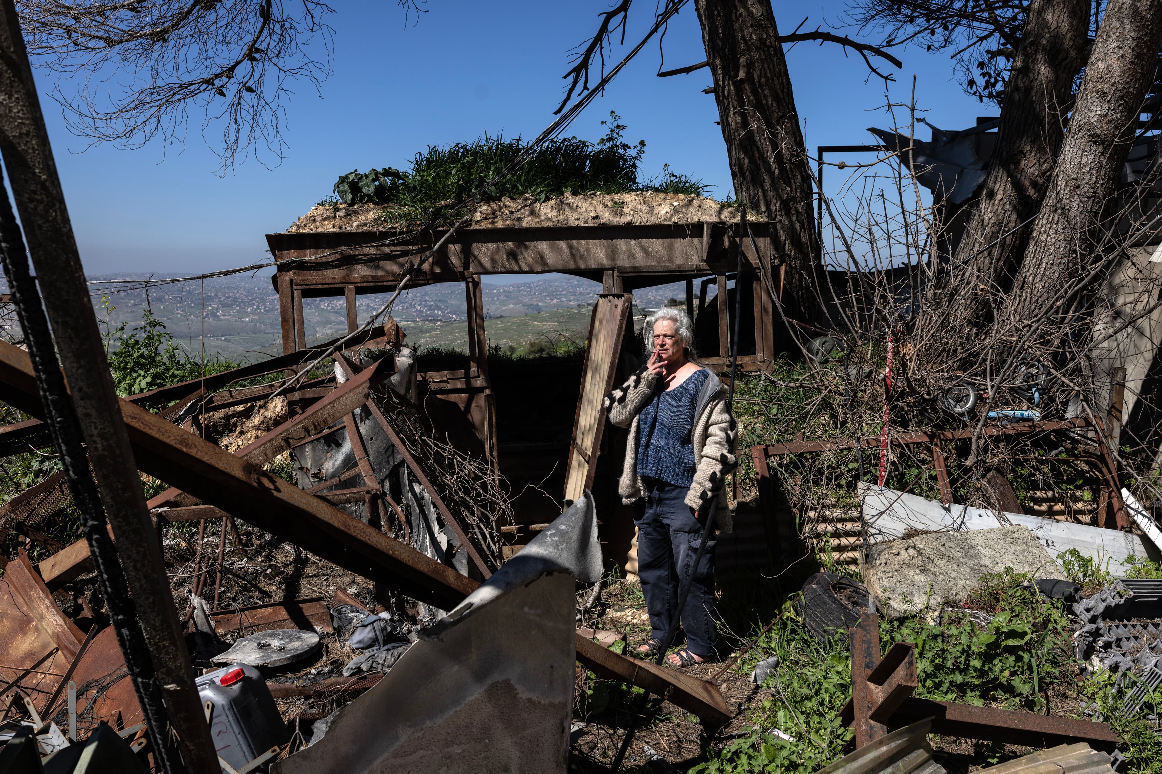 ისრაელის სოფელ კიბუც მანარაში მცხოვრები ფერმერი ორნა ვაინბერგი ამბობს, რომ ჰეზბოლასთან ომის მიუხედავად, სახლში ყოფნა შვებაა