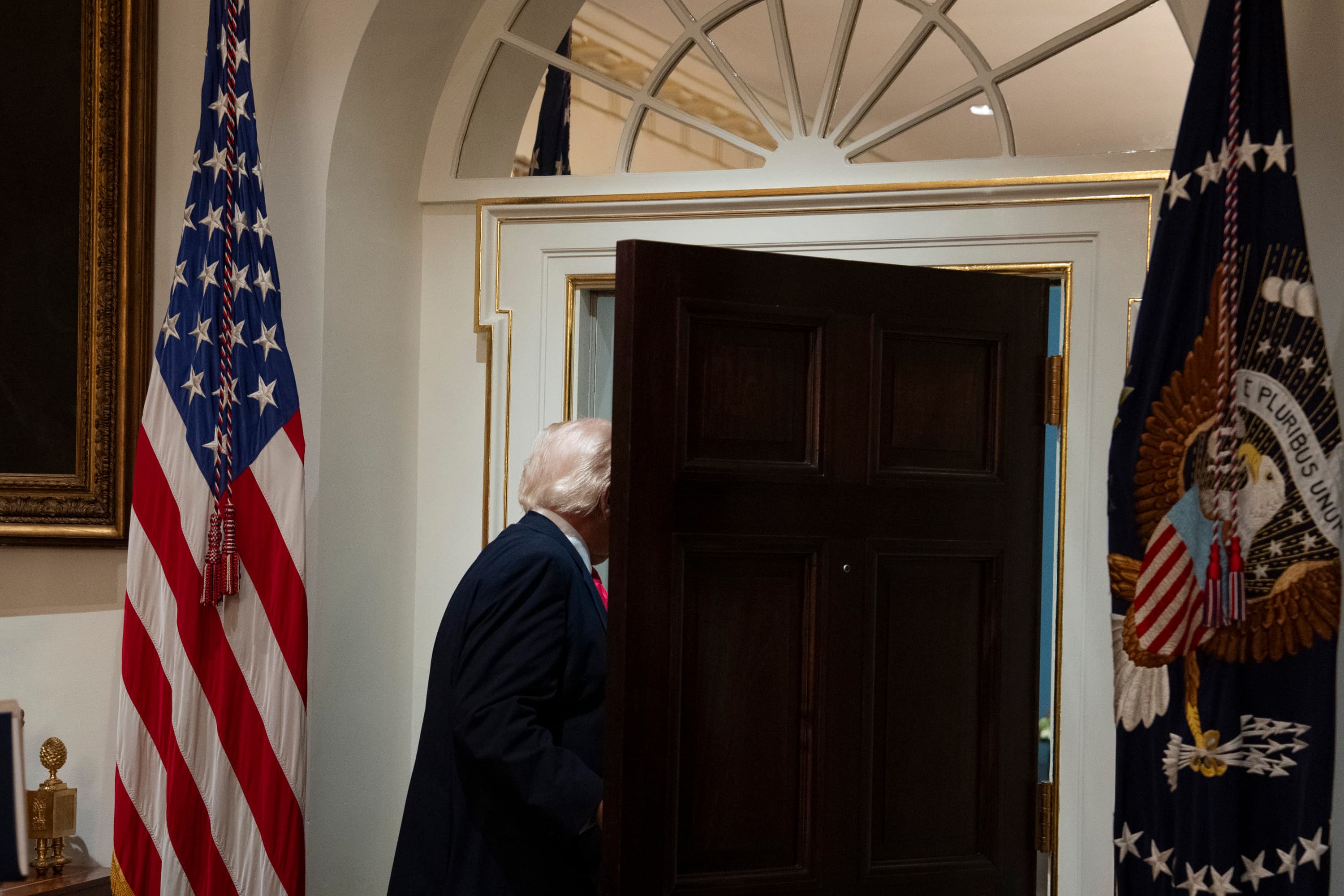 კორეელი ექიმი ეკითხება ამერიკელ ჟურნალისტს ტრამპის გამოსვლის შესახებ