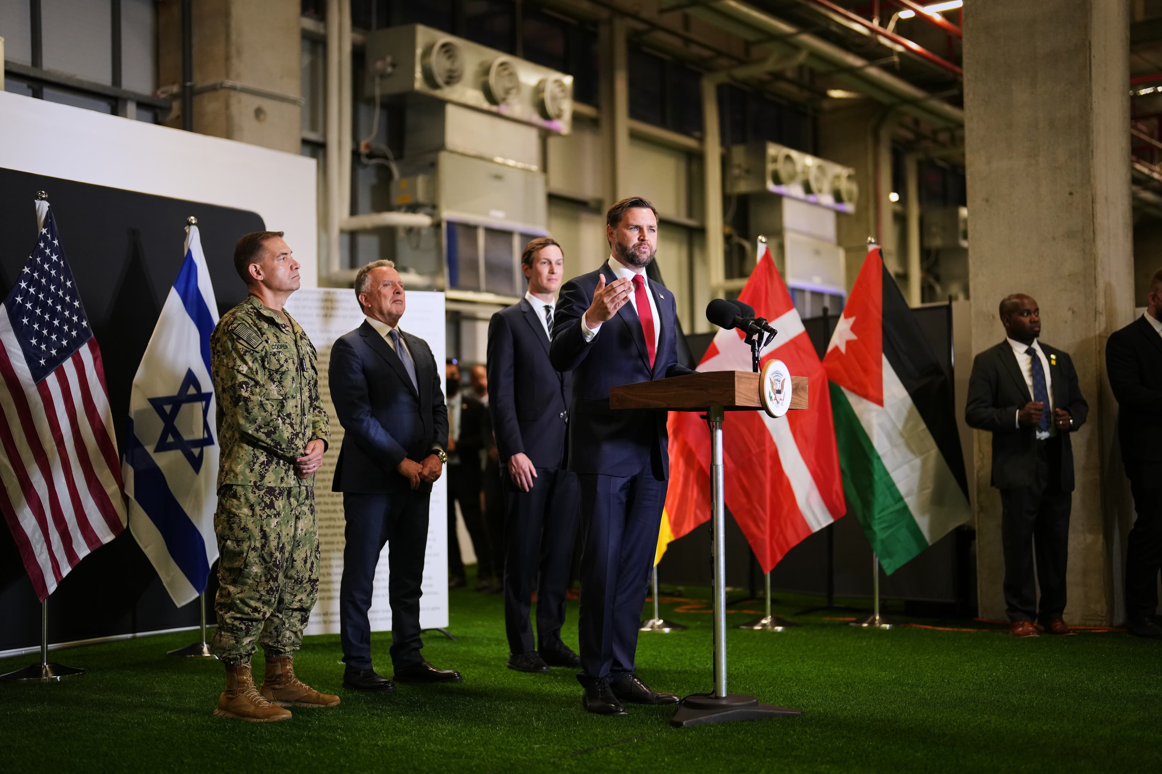 ტრამპის ადმინისტრაცია პატიმრების გათავისუფლებას მოითხოვს