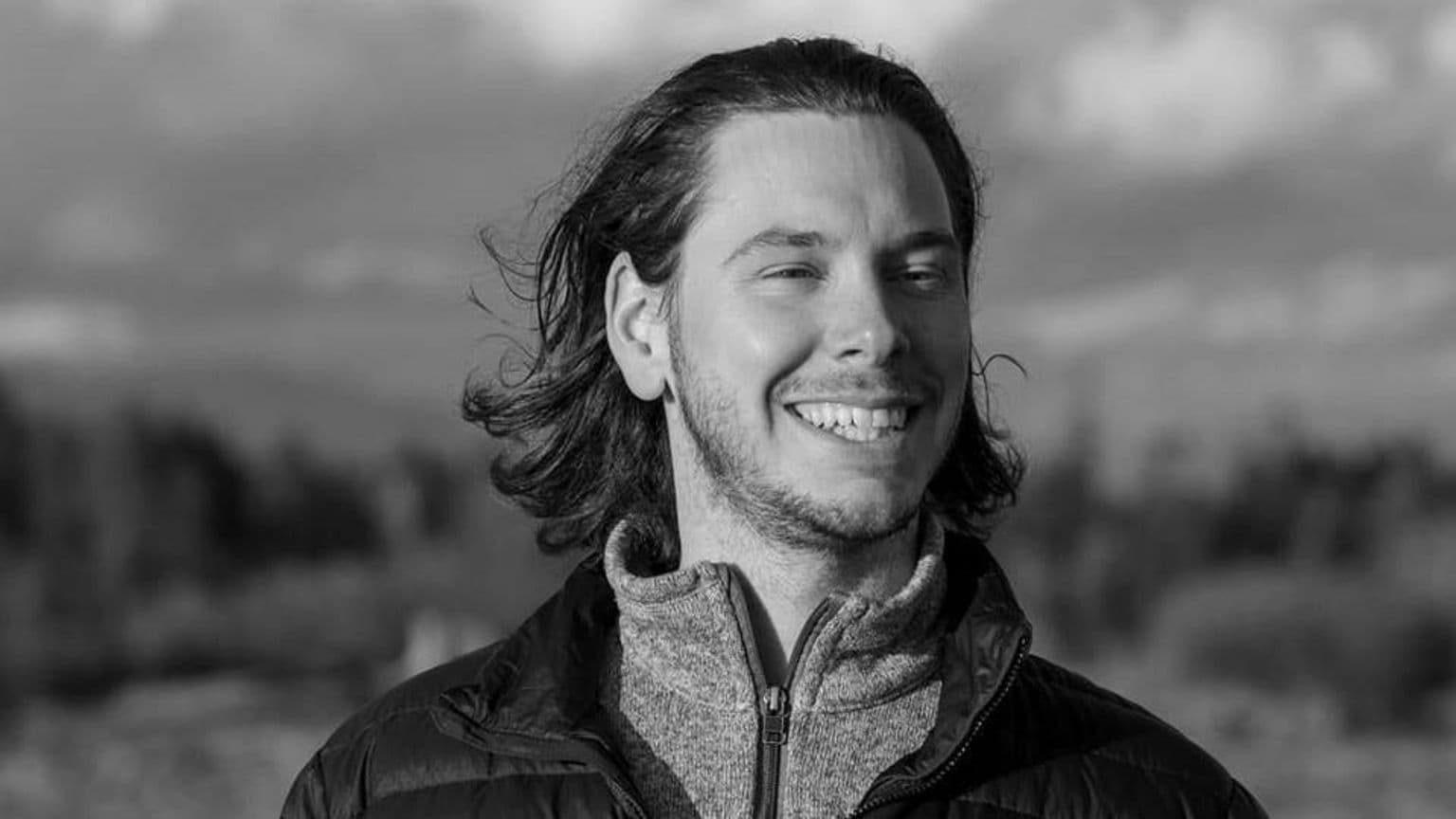 ორი Air Canada-ს პილოტი, რომლებიც დაიღუპნენ, როდესაც თვითმფრინავი სახანძრო მანქანას დაეჯახა ლა-გარდიაში, იდენტიფიცირებულნი არიან როგორც ანტუან ფორესტი და მაკენზი გუნთერი