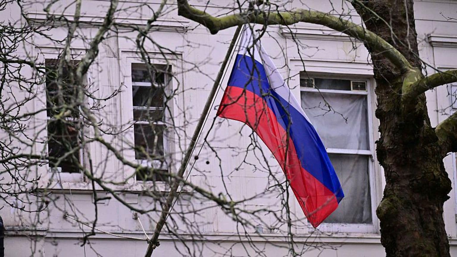 რუსეთი დაუნდობლად უმიზნებს ბრიტანეთის ინფრასტრუქტურასა და დემოკრატიას, მაშინ როცა მხოლოდ ვიწრო ტექნოლოგიური ფანჯარაა, რათა წინ დავრჩეთ სწრაფად განვითარებადი ჩინეთისგან