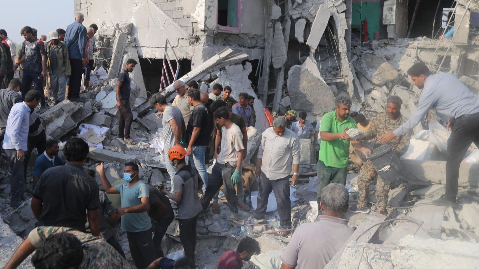 ირანის, აშშ-სა და ისრაელის კონფლიქტი: ჰორმუზის სრუტეში გემები დაზიანდა, ნავთობის ფასები იზრდება