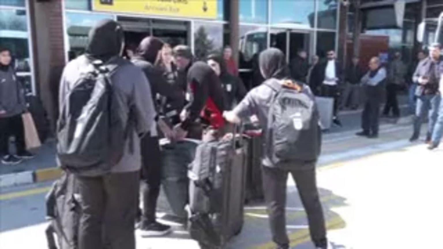 ირანის ქალთა საფეხბურთო გუნდის ხუთი წევრი სამშობლოში დაბრუნდა