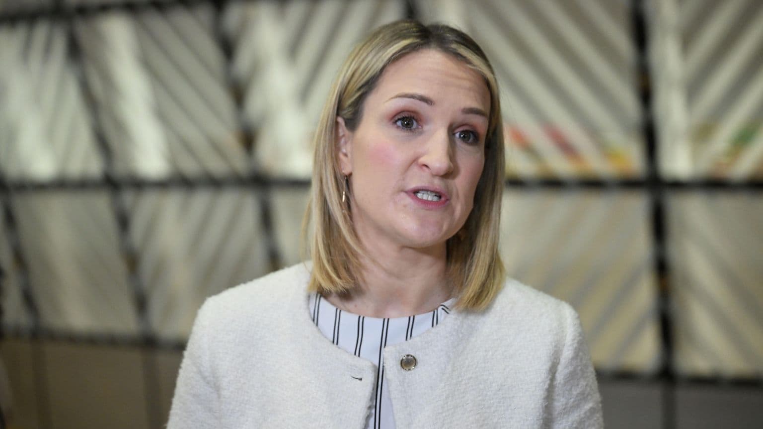 ირანის მთავრობის ჩარტერული ფრენა ომანიდან დუბლინში 800 ევრო ეღირება