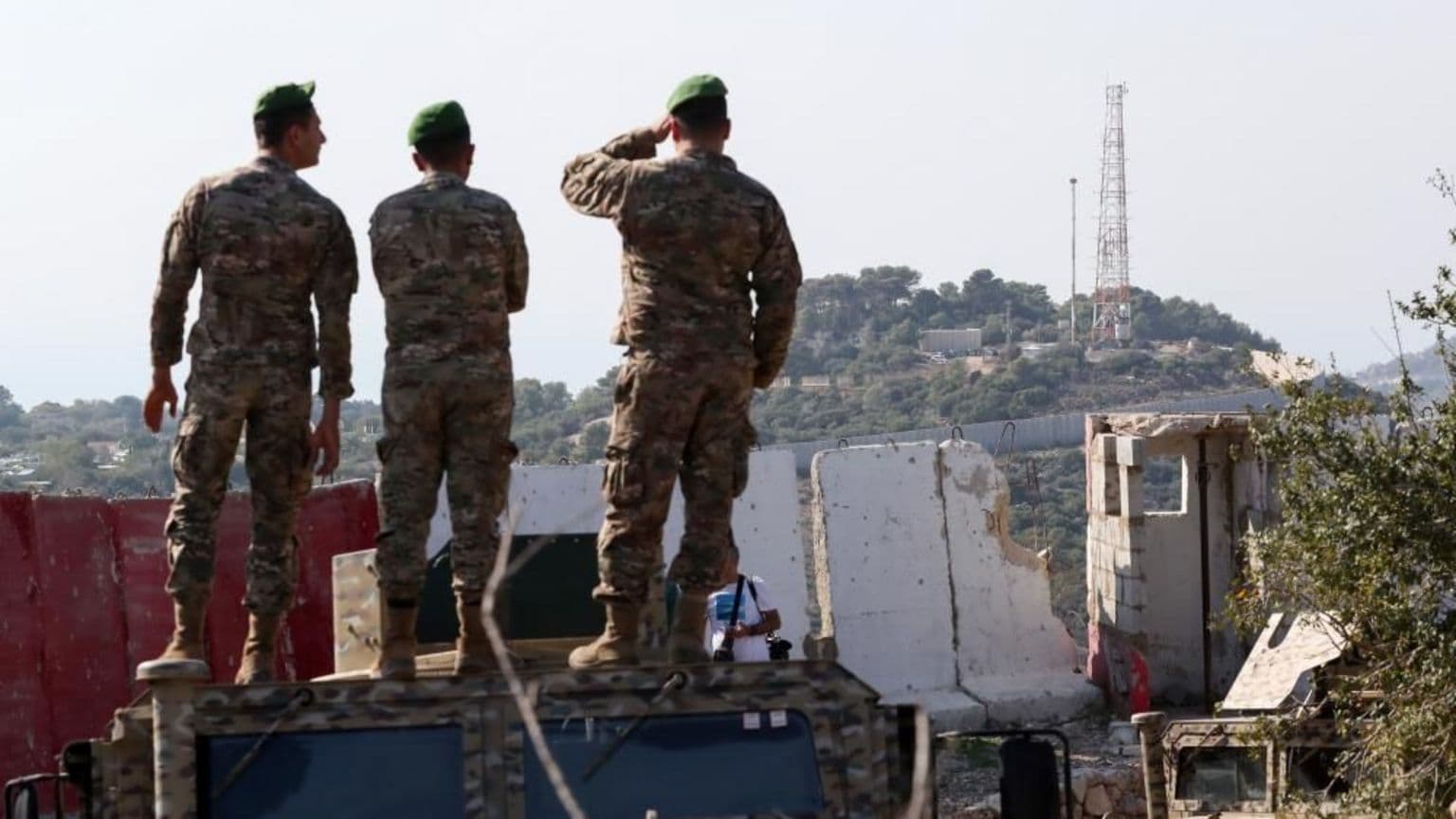 ლიბანის არმია აცხადებს, რომ მან აიღო კონტროლი სამხრეთზე, რომელიც ჰეზბოლას მიერ იყო დომინირებული