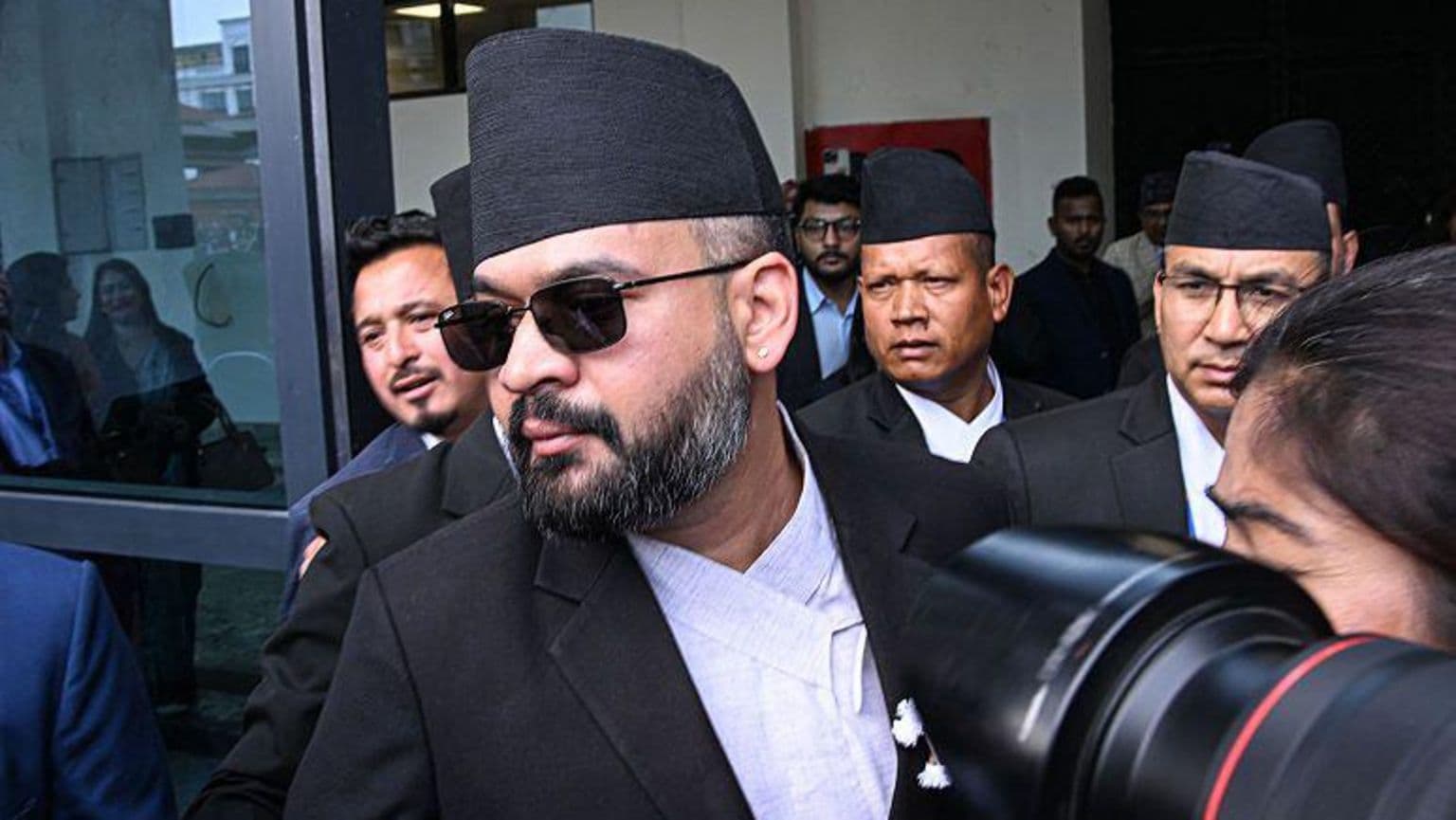 რეპერი ბალენდრა შაჰი ნეპალის პრემიერ-მინისტრად ფიცს დებს