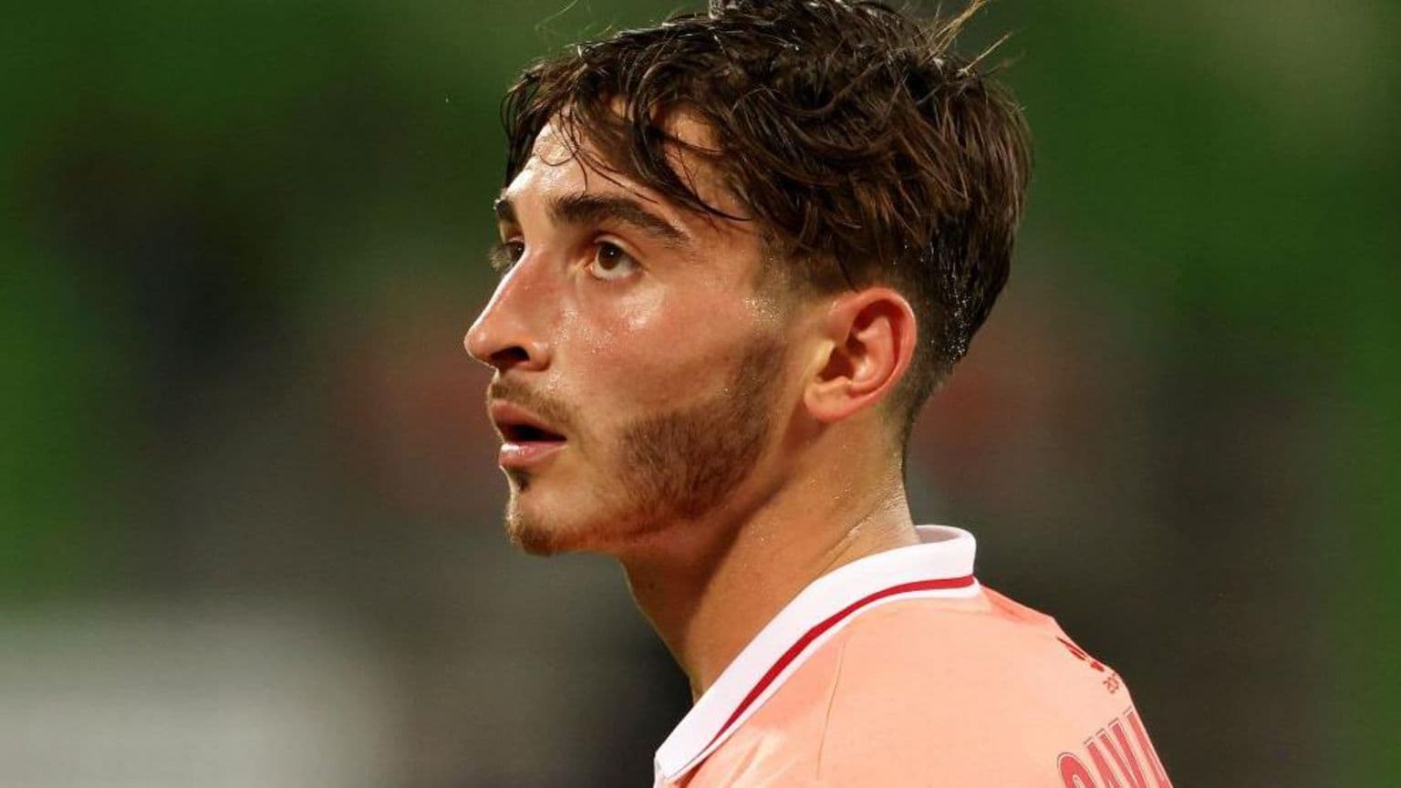 პირველი გეი ფეხბურთელი, რომელმაც ტოპ-დონის კლუბში ითამაშა, ამტკიცებს, რომ ჰომოფობიის გამო გაათავისუფლეს