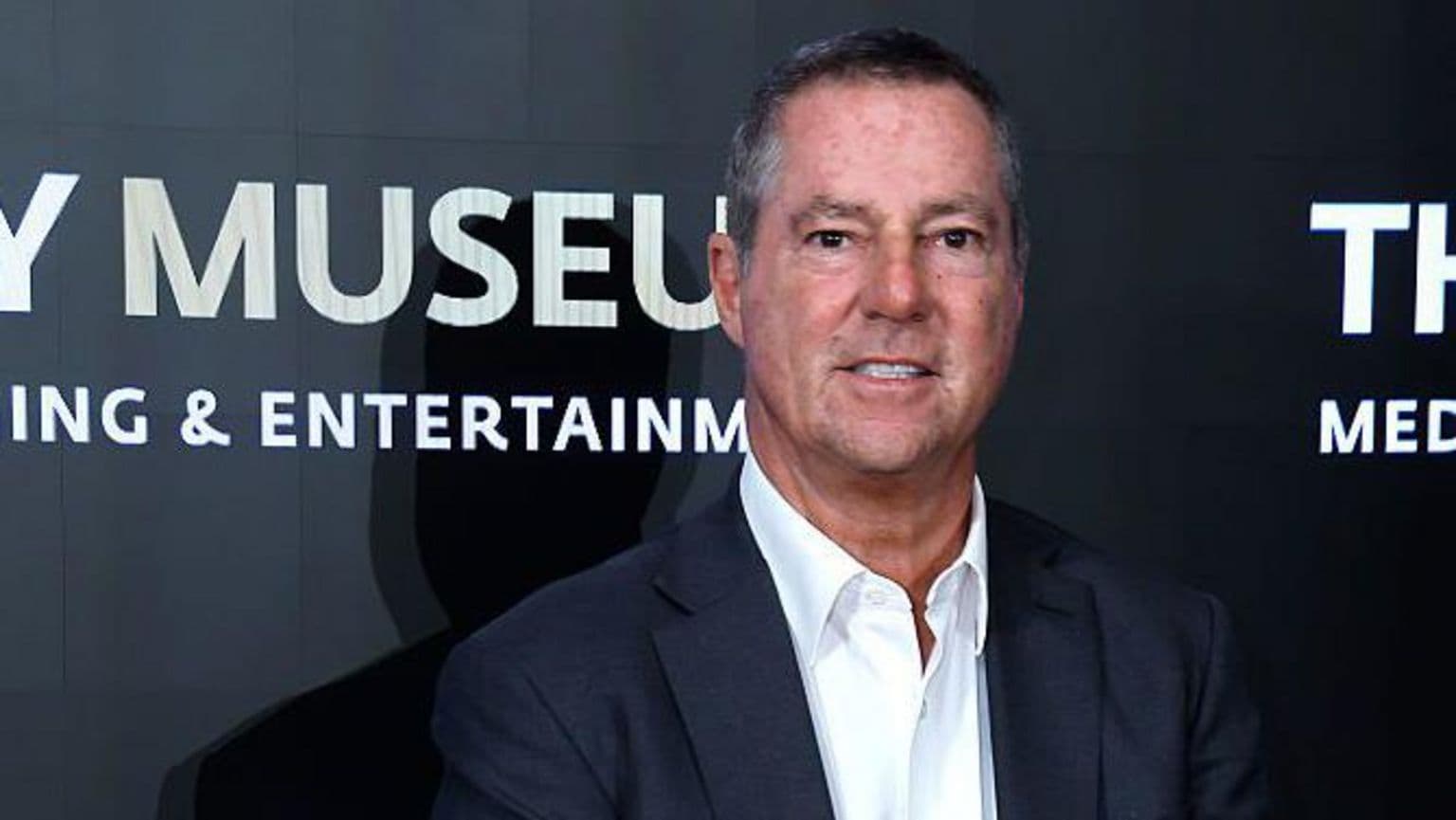 ბრად კარპი გადადგა პოლ უისის თავმჯდომარეობიდან ეპშტეინის ფაილების გამო