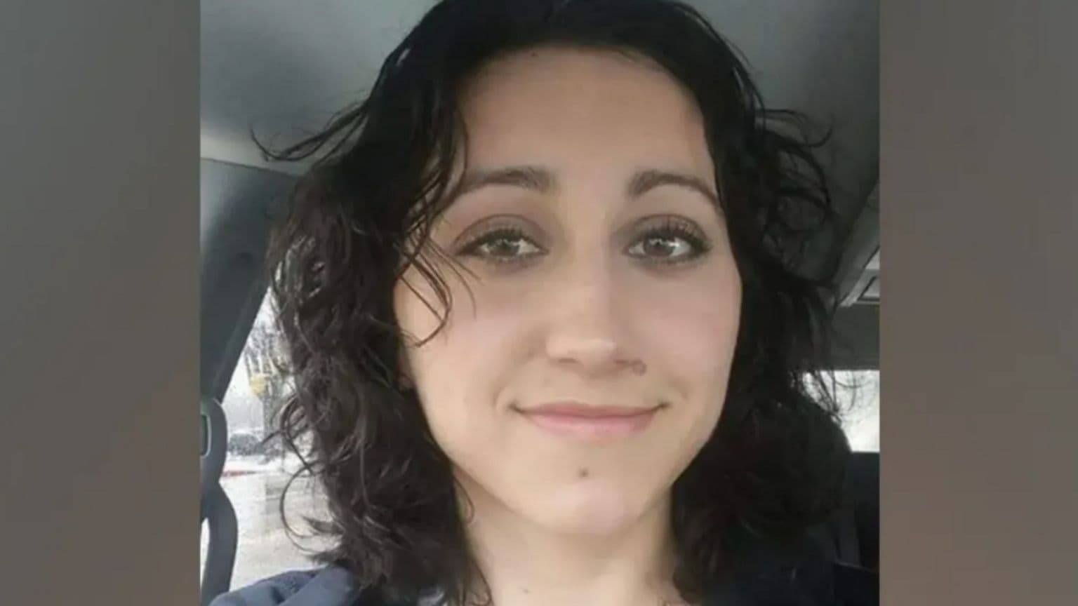 კოლორადოს დედა, რომელსაც ბრალად ედება ორი შვილის მკვლელობა, ექსტრადირებული იქნა დიდ ბრიტანეთში