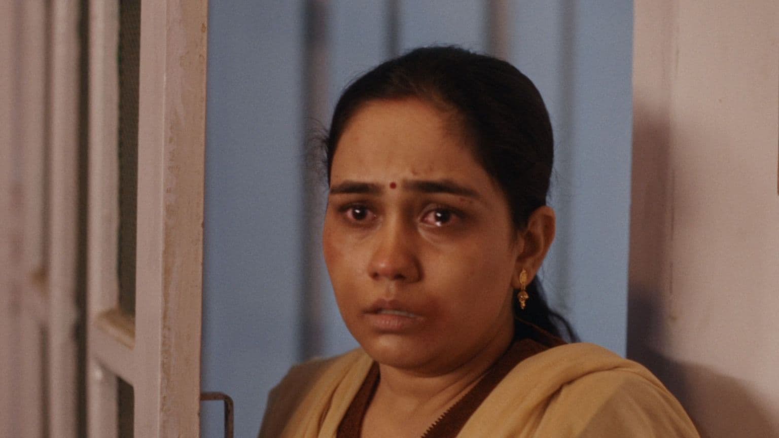 ინდოეთში, მამა იყენებს საქორწილო ბეჭედს, რათა გადაარჩინოს თავისი ქალიშვილი მოძალადე ქორწინებითი სახლიდან