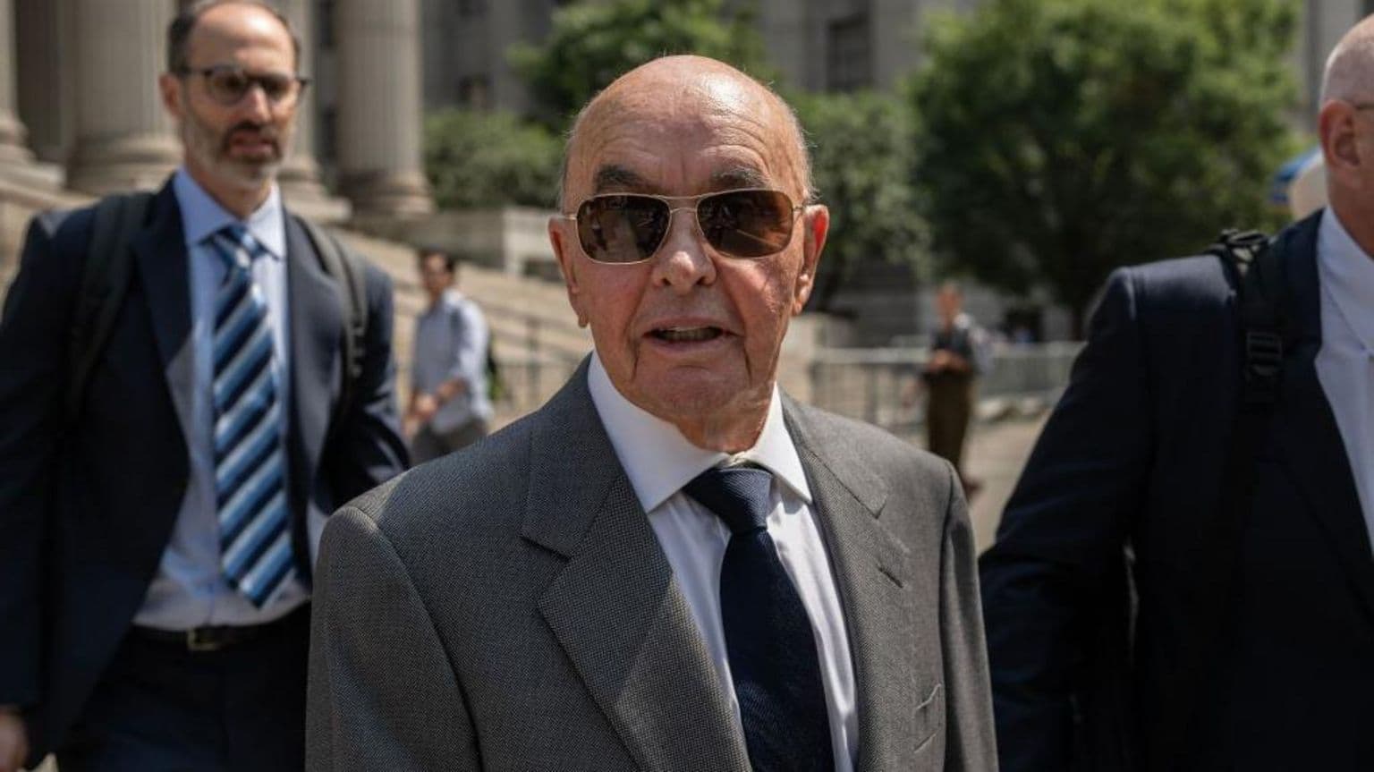 ჯო ლუისი, ტოტენჰემის მფლობელი, ტრამპმა შეიწყალა