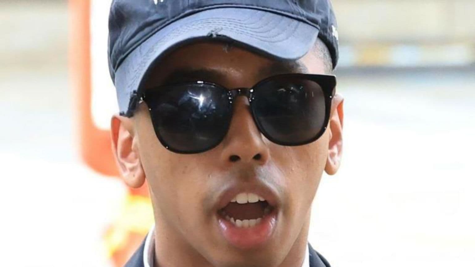 ამერიკელი სტრიმერი ჯონი სომალი სამხრეთ კორეაში ქანდაკებაზე კოცნისთვის დააპატიმრეს