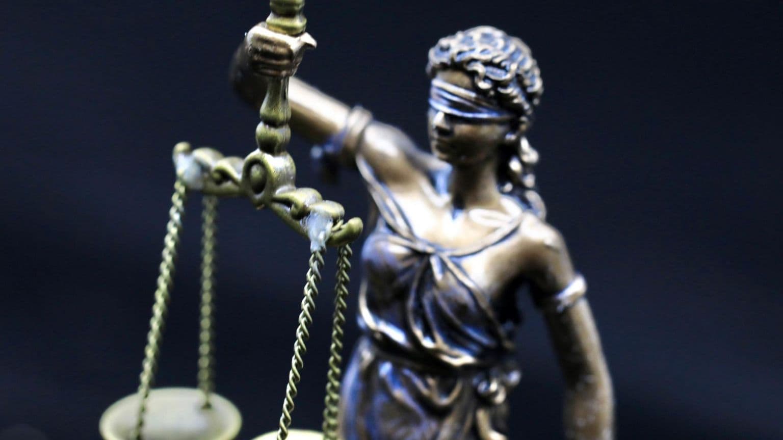 ავსტრალიელი მწერალი დამნაშავედ ცნეს სექსუალური ძალადობის შემცველი საბავშვო რომანის გამო