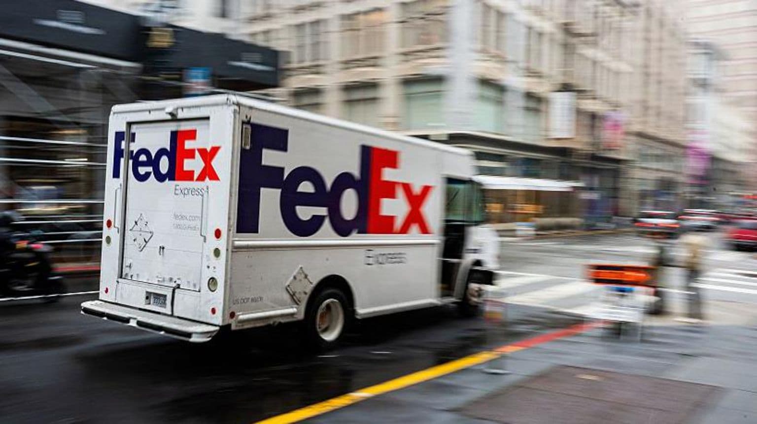 FedEx-მა შეიტანა სარჩელი ტრამპის საგანგებო ტარიფების სრული ანაზღაურებისთვის