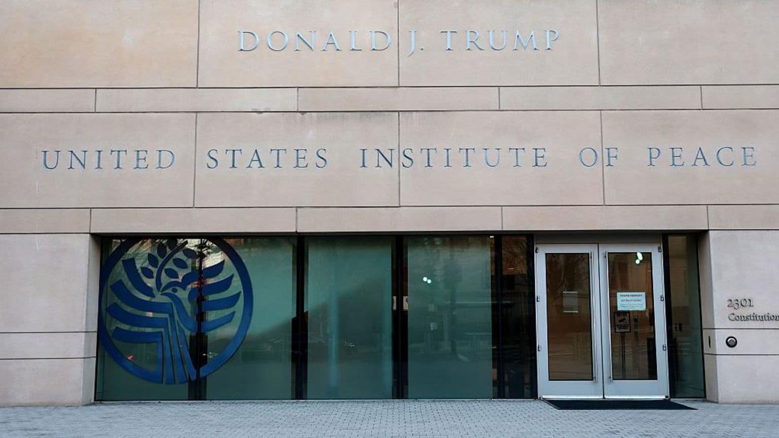 ტრამპის სახელი დაემატა მშვიდობის ამერიკული ინსტიტუტის შენობას