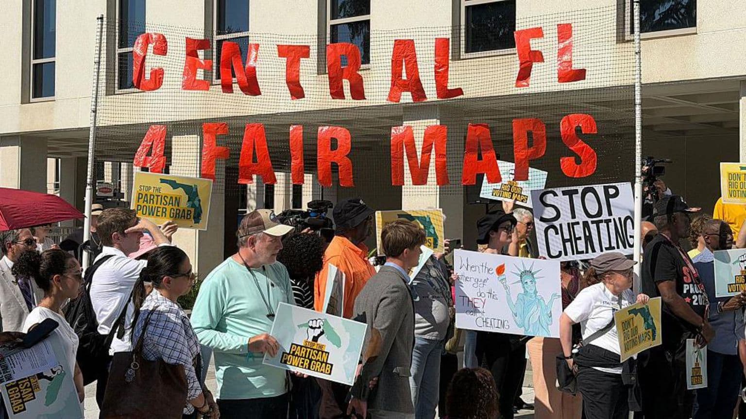 ფლორიდის კანონმდებლებმა დაამტკიცეს ახალი კონგრესის რუკები, რომლებიც შესაძლოა დაეხმაროს რესპუბლიკელებს შეინარჩუნონ კონტროლი აშშ-ს წარმომადგენლობით პალატაზე ამ წლის შუალედურ არჩევნებში