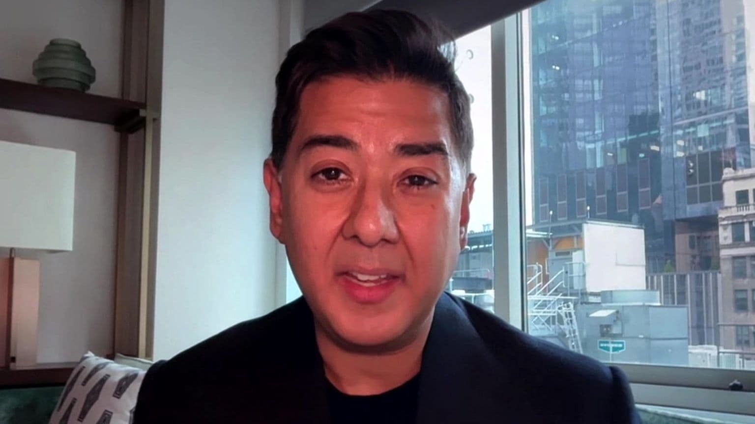 აშშ-ის მოსამართლემ შეაჩერა იმარ აჰმედის დაპატიმრება, რომელიც აშშ-ის მთავრობას უჩივის ვიზაზე უარის თქმის გამო