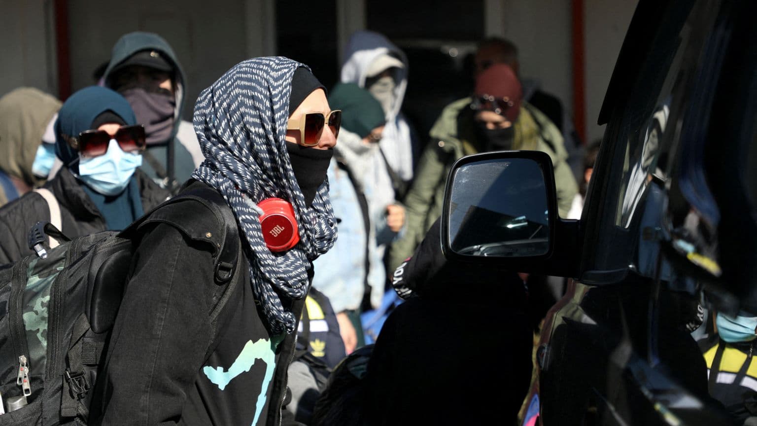 34 ავსტრალიელი ქალი და ბავშვი გაათავისუფლეს, მაგრამ შემდეგ ბანაკში დააბრუნეს