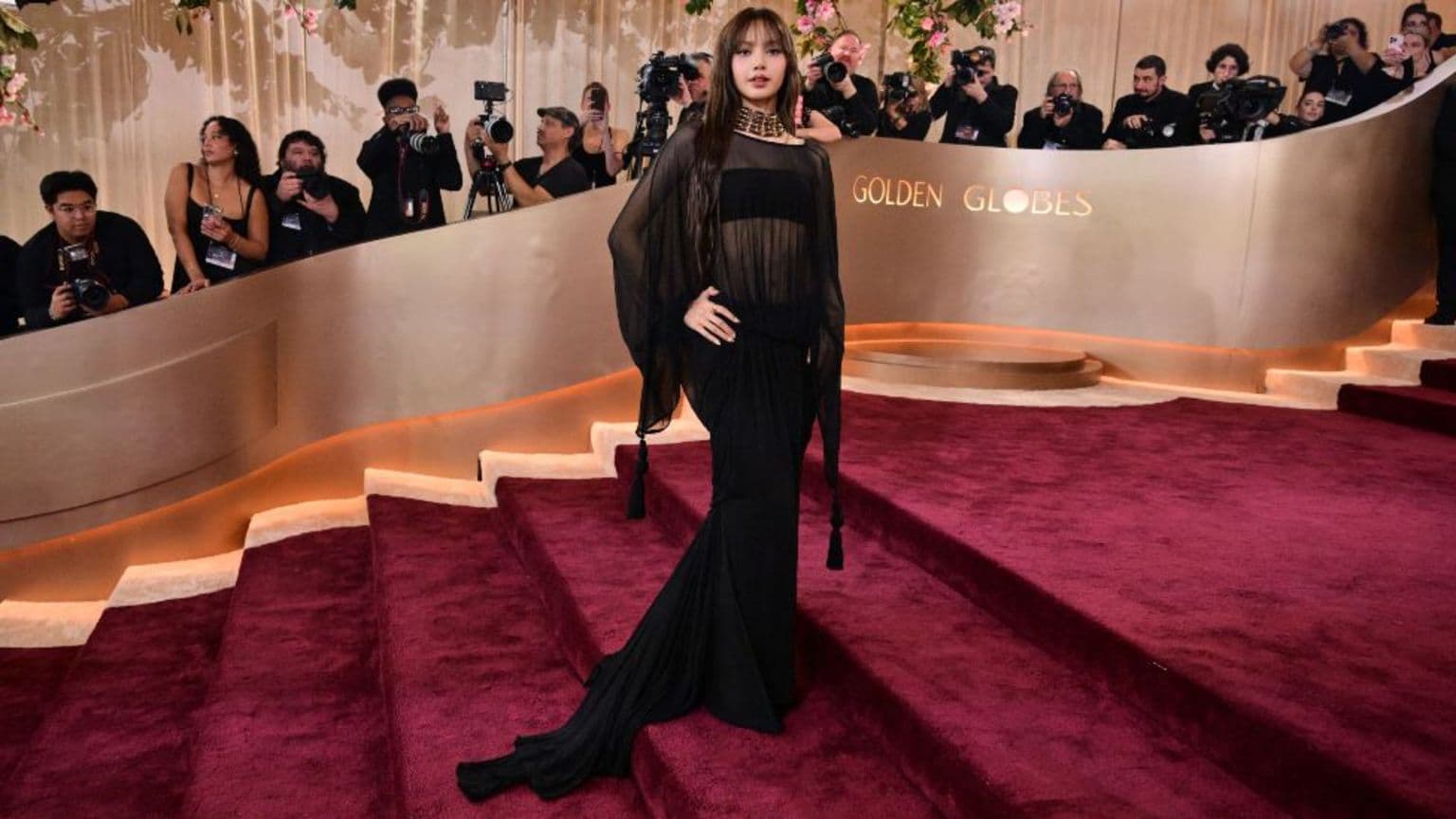 ოქროს გლობუსის დაჯილდოებაზე ჰოლივუდის ვარსკვლავები წითელ ხალიჩაზე მოდიან