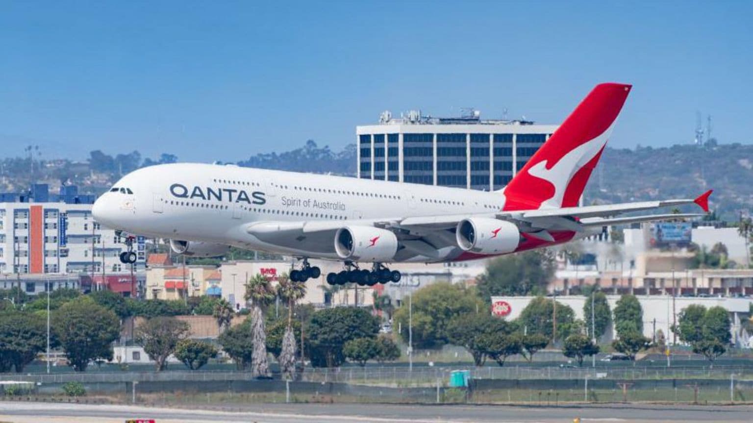 Qantas-მა 105 მილიონი დოლარი გადაიხადა COVID-19-ის ფრენების გაუქმების პრეტენზიებისთვის