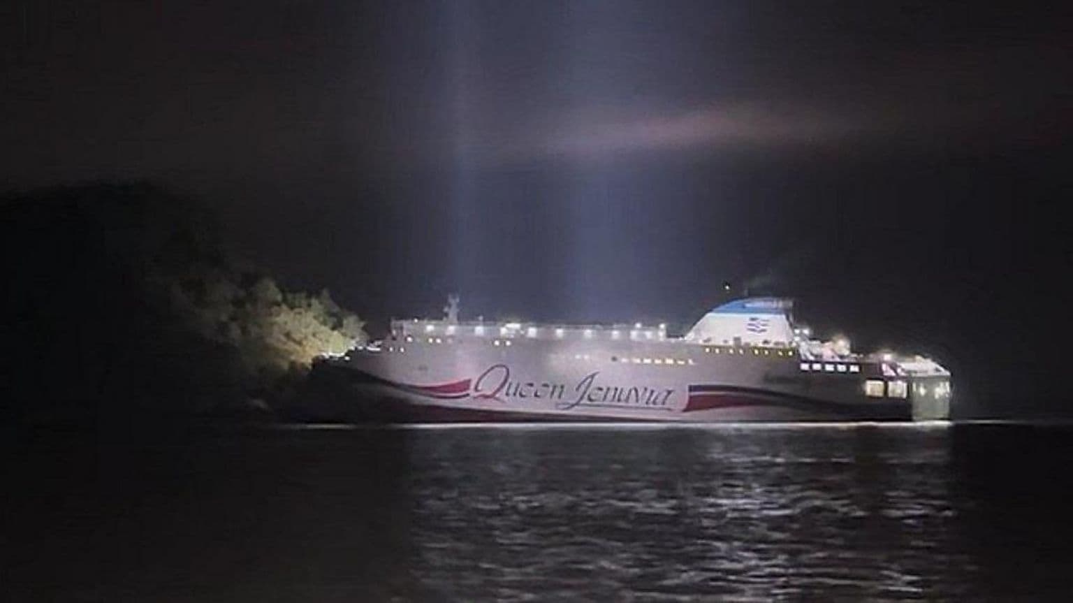 სამხრეთ კორეის სამგზავრო ბორანი კლდეებზე დაჯდა, 267 ადამიანი ბორტზე