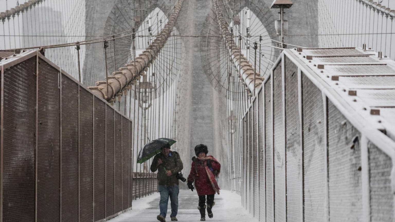 ისტორიული ზამთრის ქარიშხალი აშშ-ს ჩრდილო-აღმოსავლეთს ურტყამს, მილიონობით ადამიანი ელექტროენერგიის გარეშე რჩება