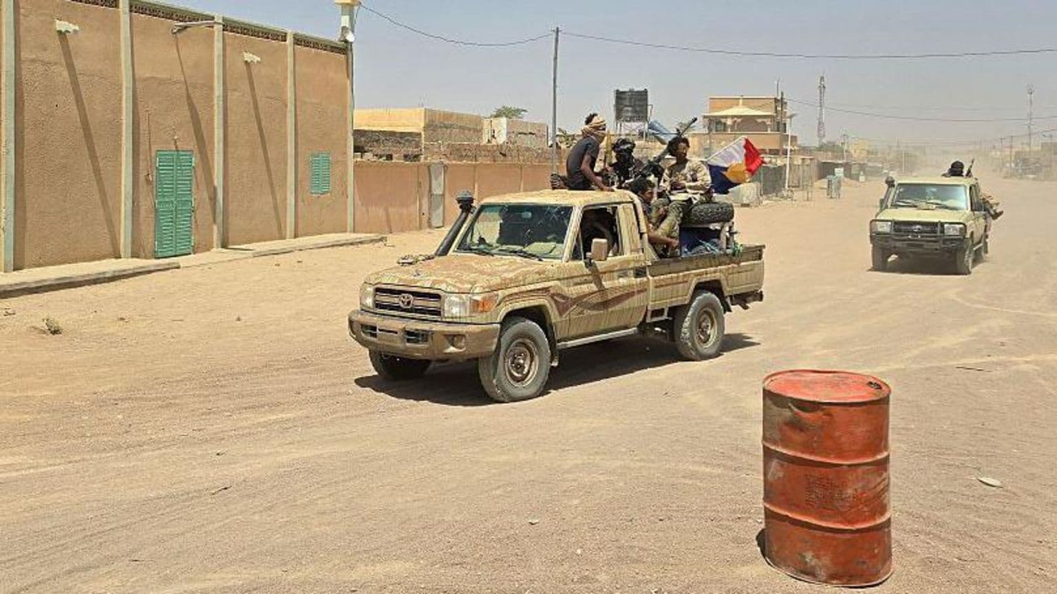 მალიში კოორდინირებული თავდასხმების შემდეგ, რუსეთის ძალები ტოვებენ ჩრდილოეთ ქალაქს