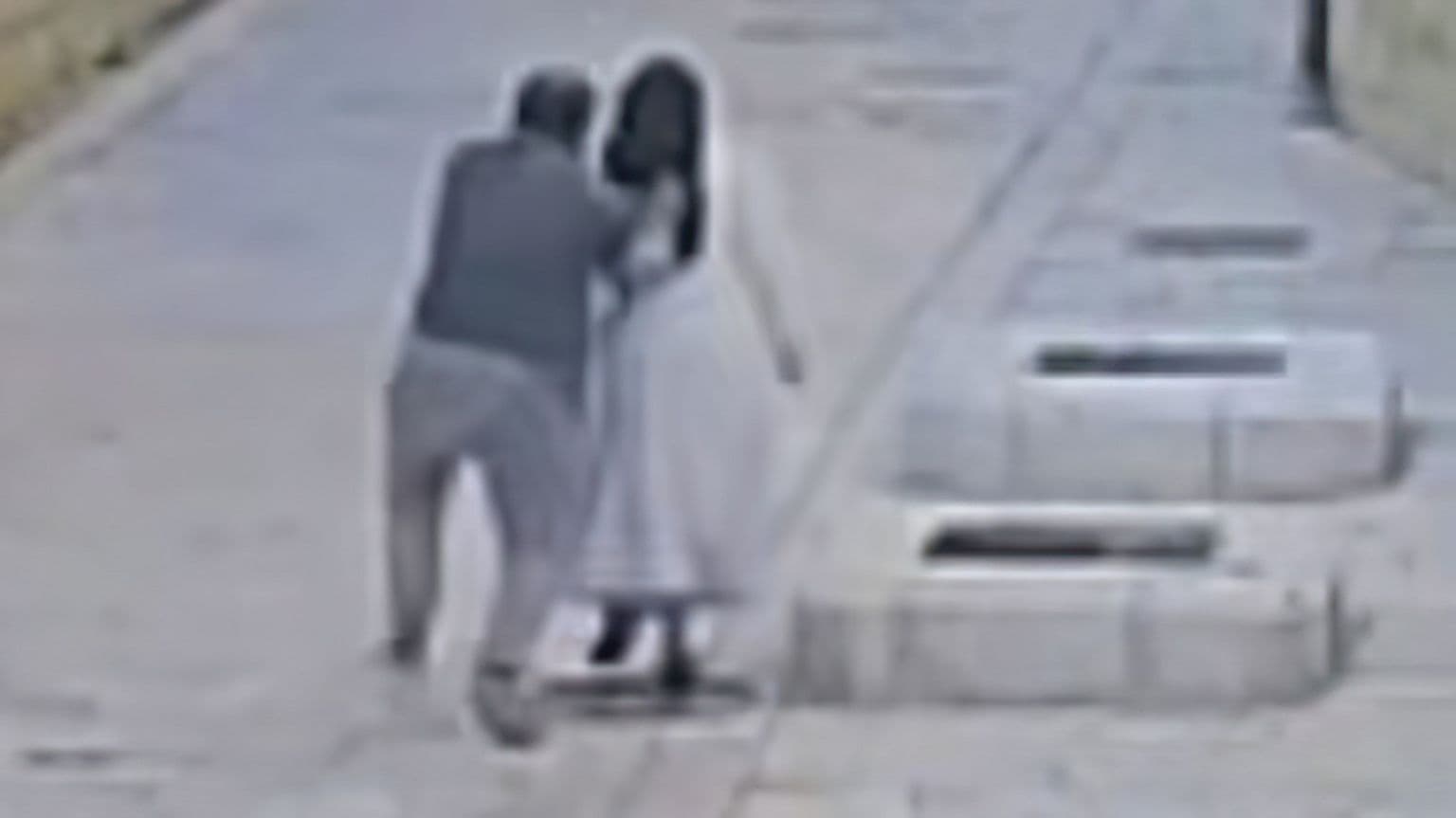 თავდასხმა ფრანგ მონაზონზე იერუსალიმში - რელიგიური ძალადობის შოკისმომგვრელი კადრები