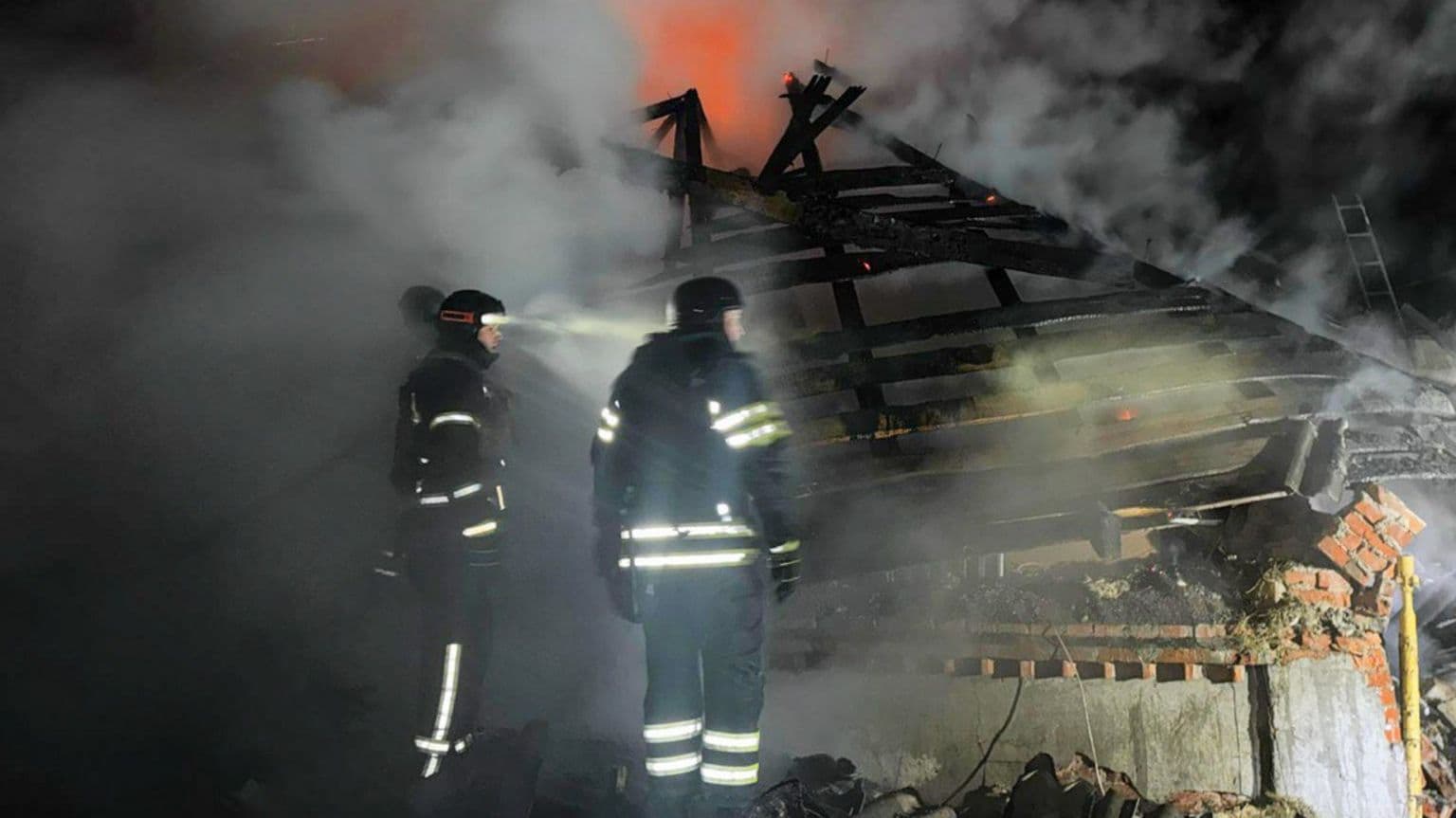 რუსეთმა ხარკივის რეგიონში საჰაერო დარტყმებით 4 ადამიანი მოკლა, მათ შორის 3 ბავშვი