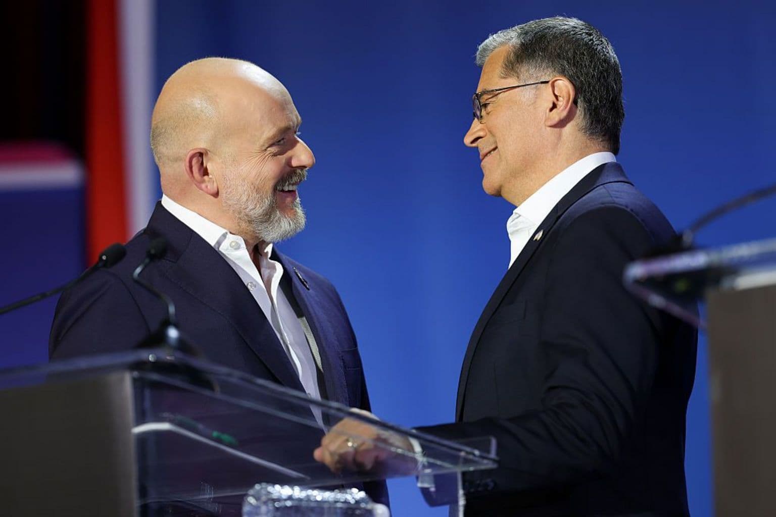 სტივ ჰილტონი და ხავიერ ბეცერრა ლიდერობენ კალიფორნიის გუბერნატორის რბოლაში