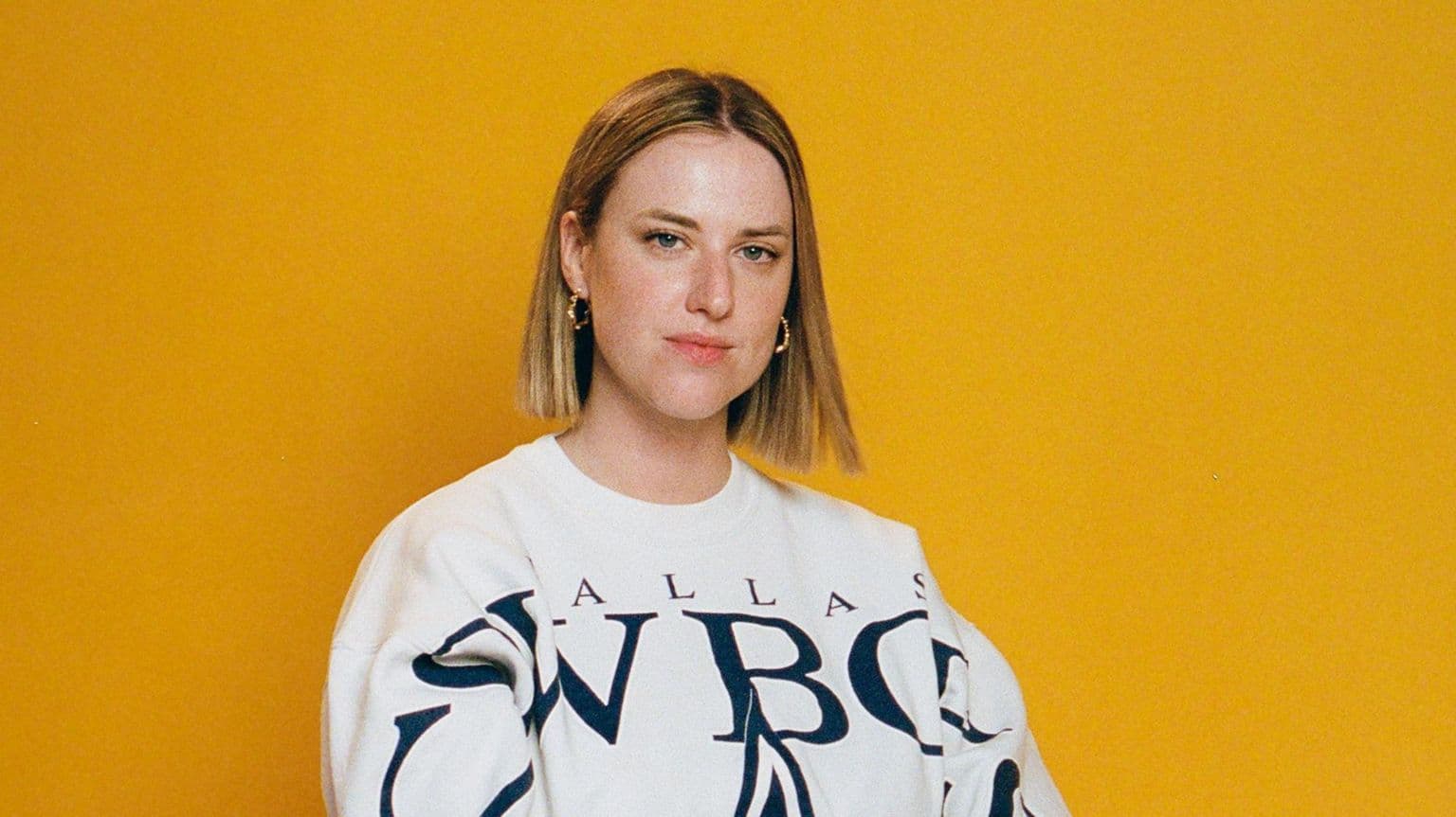 CMAT-ის მუსიკალური ვიდეოს რეჟისორი ჯეიმი ოლივერის გაბრაზებას ცდილობდა