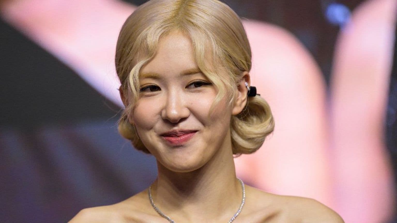 როუზმა და ბრუნო მარსმა 2025 წლის ყველაზე პოპულარული სიმღერა APT მოიპოვეს