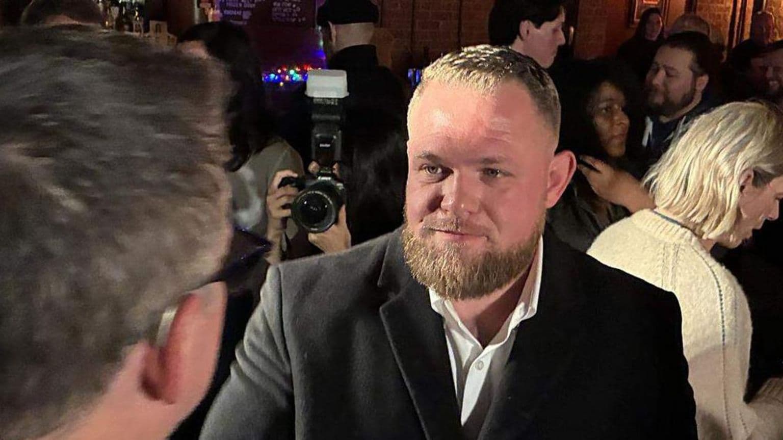 ტეხასის სენატის რბოლაში მოულოდნელი გამარჯვება: დემოკრატები შუალედურ არჩევნებში გამარჯვებისთვის ემზადებიან