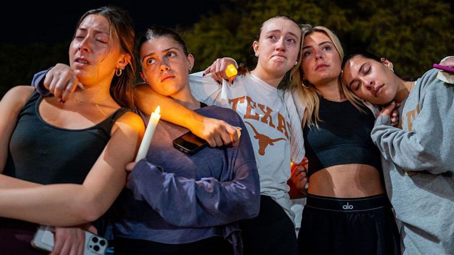 ოსტინში, ბარის გარეთ სროლის შედეგად სამი ადამიანი დაიღუპა, 16 დაშავდა