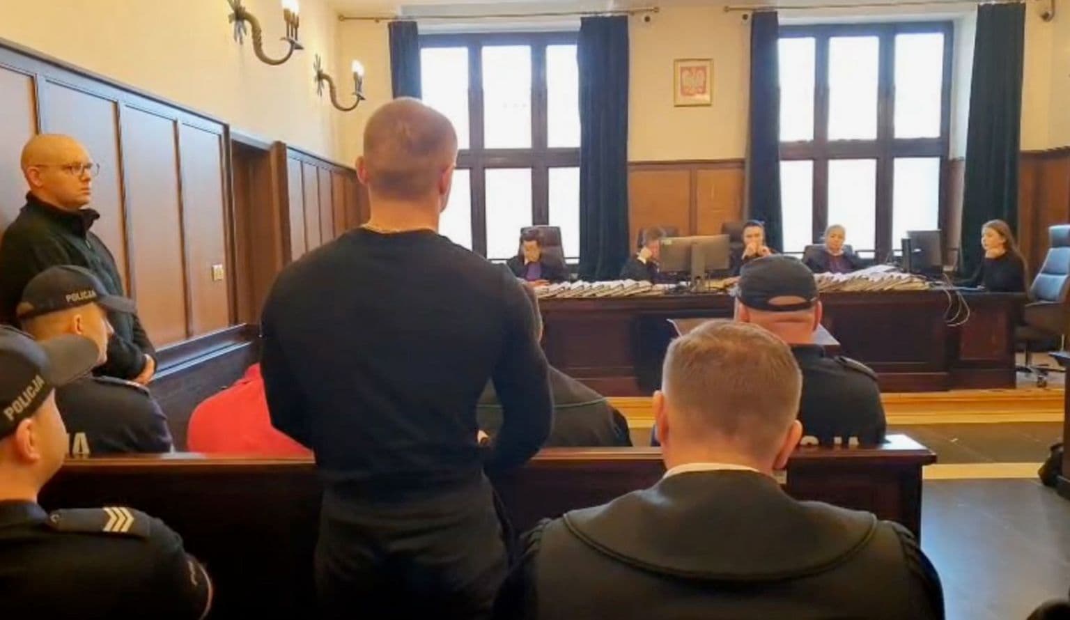 რუსეთის სადაზვერვო სამსახურებისთვის ასაფეთქებელი ნივთიერებებით სავსე ამანათების გაგზავნისთვის ხუთი მამაკაცი გაასამართლეს