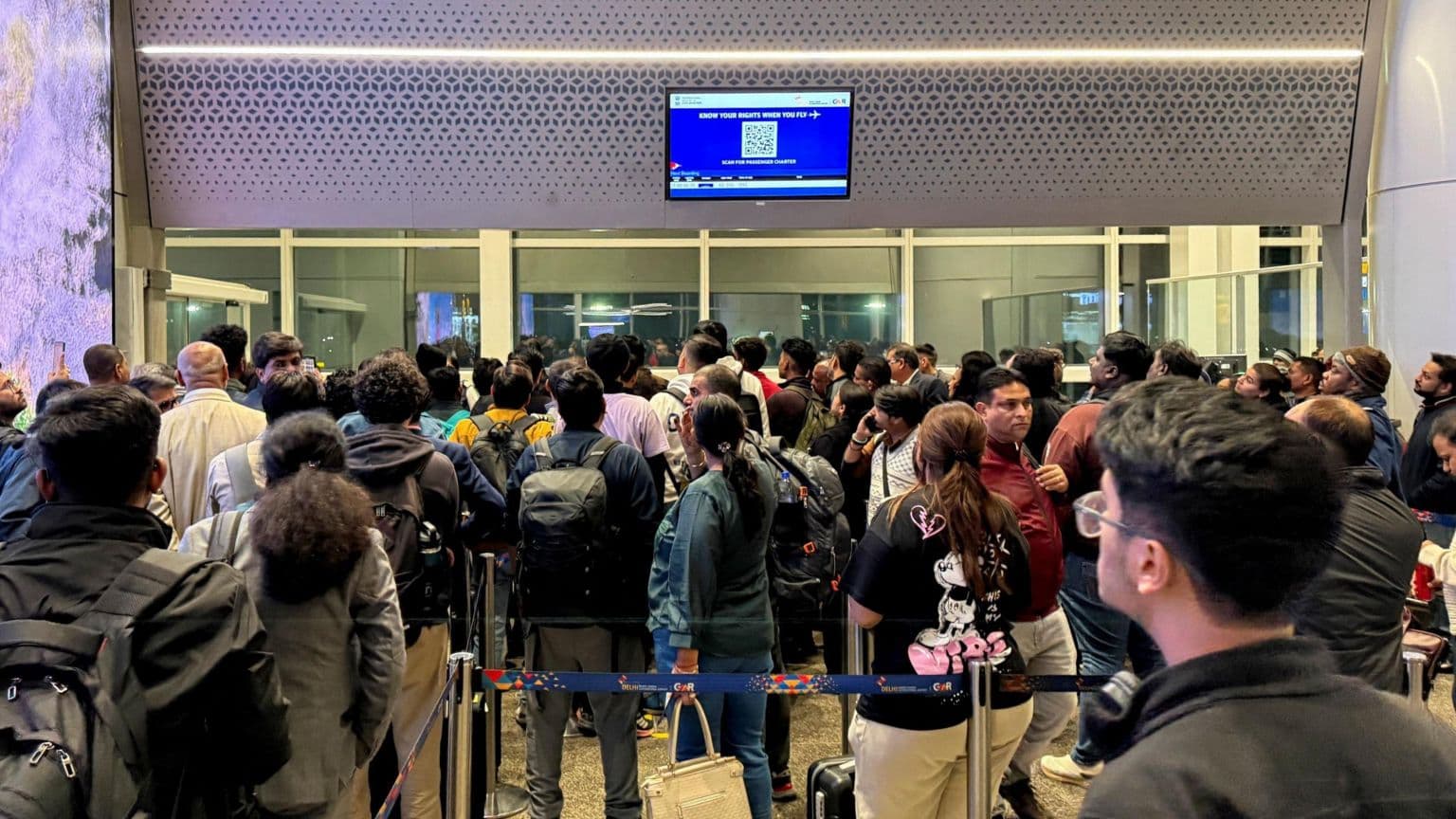 ინდოეთის უდიდესი ავიაკომპანიის IndiGo-ს კრიზისი: 300-ზე მეტი რეისი გაუქმდა