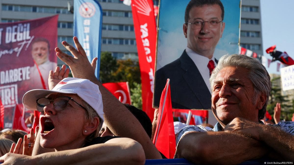 თურქეთის პროკურორებმა ეკრემ იმამოღლუს 142 ბრალდება წაუყენეს