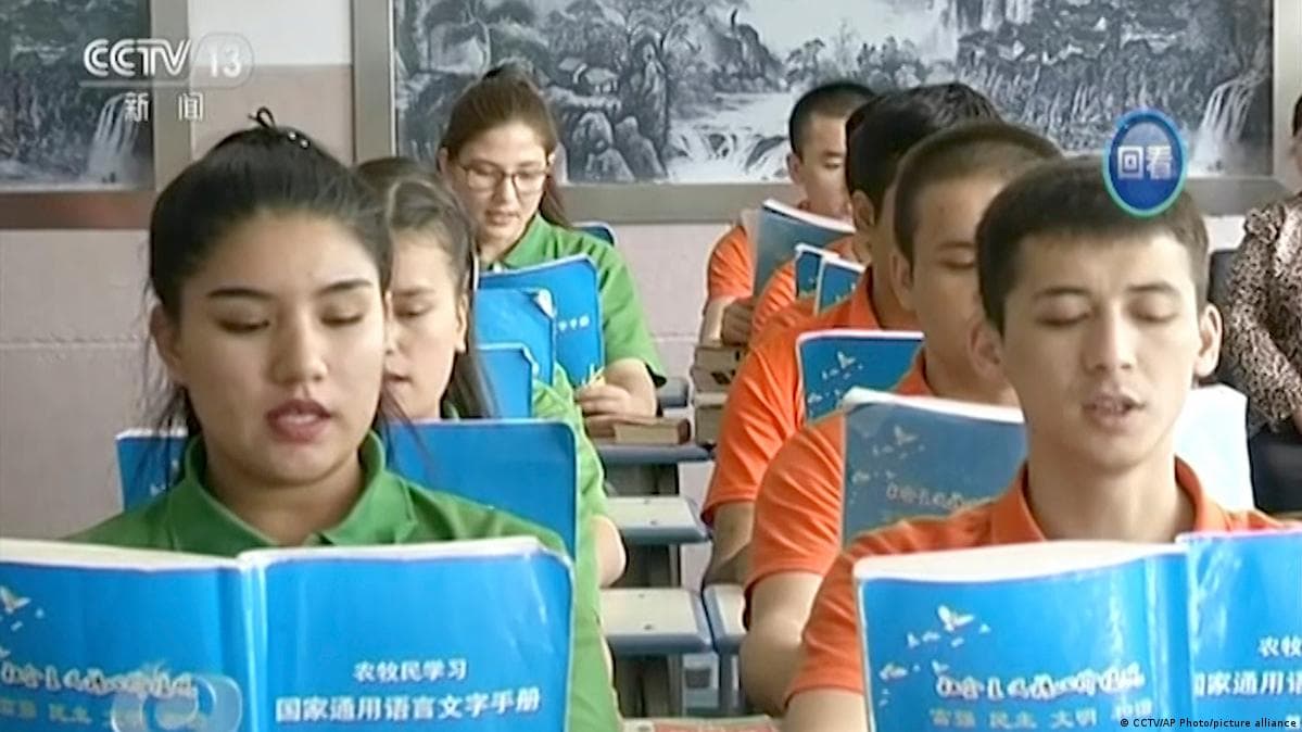 ჩინეთის პარლამენტმა მიიღო კანონი, რომელიც ხელს უწყობს მანდარინის ენას და ზღუდავს უმცირესობათა ენებს