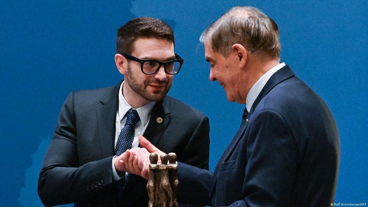 გამოჩენილი უფლებადამცველი ჯორჯ სოროსი იღებს ევროპის სამოქალაქო უფლებების პრიზს ბოშათა და ბოშათა საზოგადოებისგან