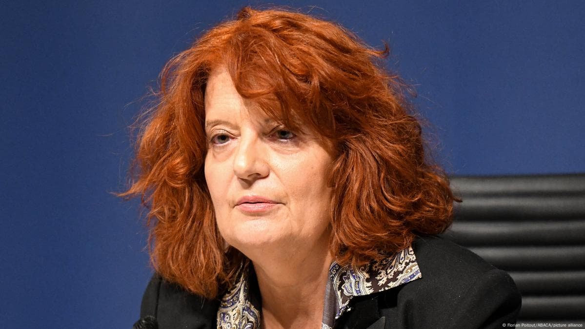 ოთხი ეჭვმიტანილი, რომლებიც ბრალდებულები არიან და პატიმრობაში იმყოფებიან ლუვრის ქურდობის შემდეგ, განიხილება როგორც უფრო წვრილმანი ქურდები, ვიდრე კრიმინალური გენიოსები, განაცხადა პარიზის პროკურორმა კვირას.