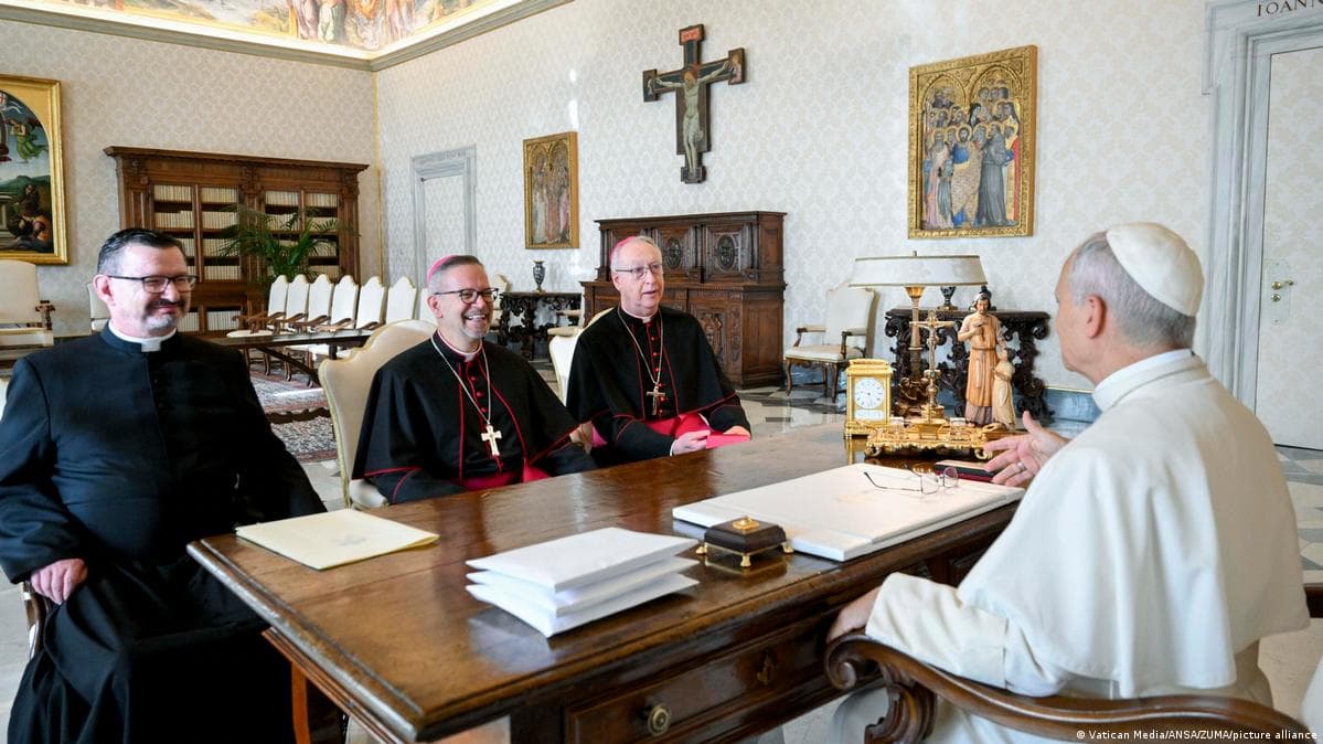 ვატიკანი კანადას 62 ძირძველ არტეფაქტს უბრუნებს, აღიარებს კათოლიკური ეკლესიის როლს ძირძველი კულტურის ჩახშობაში