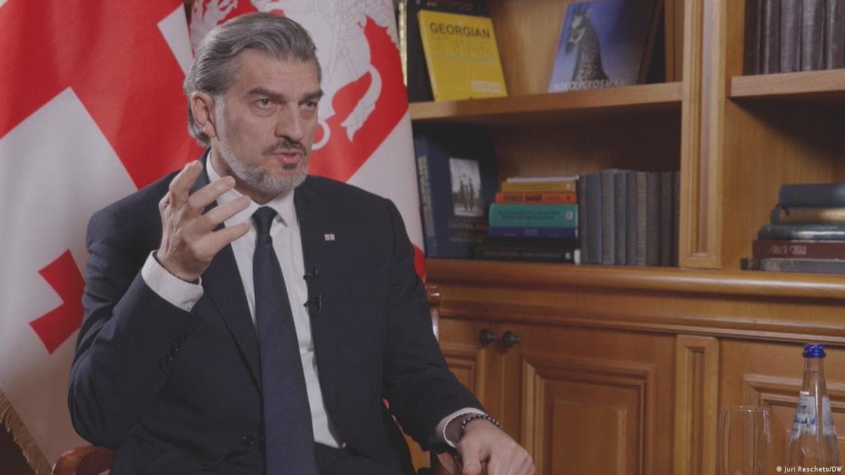 საქართველოს პრეზიდენტი არჩევნების ლეგიტიმურობას იცავს, მიუხედავად პოლიტიკური დაძაბულობისა და ქუჩის პროტესტებისა