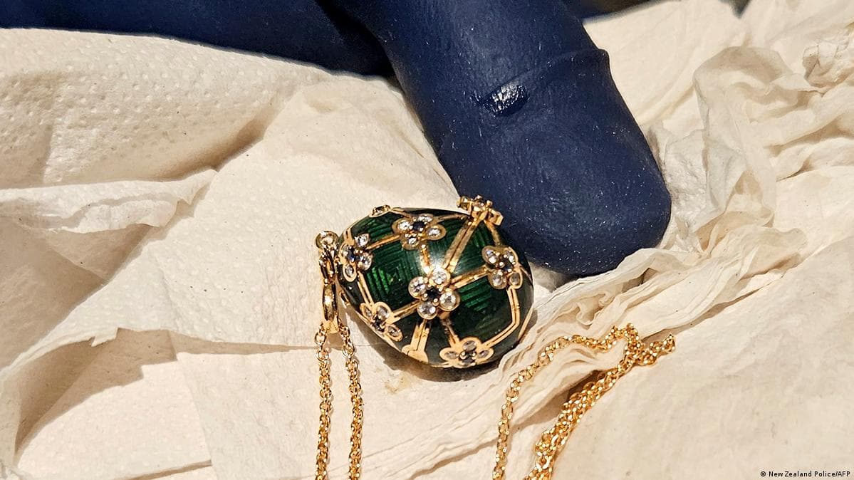 პოლიციამ დააკავა ქურდი, რომელმაც გადაყლაპა 19,000 აშშ დოლარის ღირებულების ფაბერჟეს გულსაბნევი