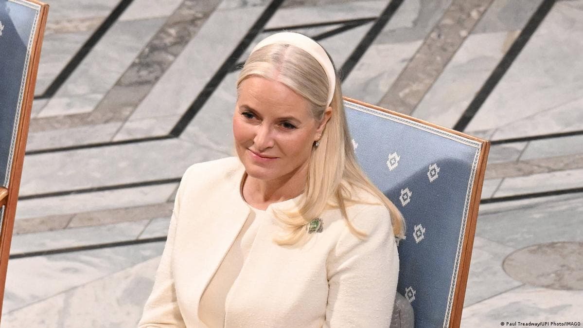 ნორვეგიის პრინცესა მეტე-მარიტის სკანდალი: მისი სახელი 1000-ჯერ გამოჩნდა ეპშტეინის ფაილებში