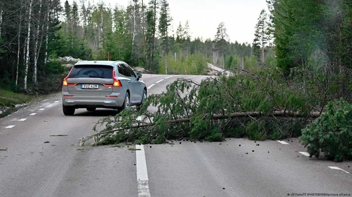 შობის შემდგომი ქარიშხალი იოჰანესი: ერთი გარდაცვლილი შვედეთში, ათასობით სახლის გარეშე ელექტროენერგიის გარეშე