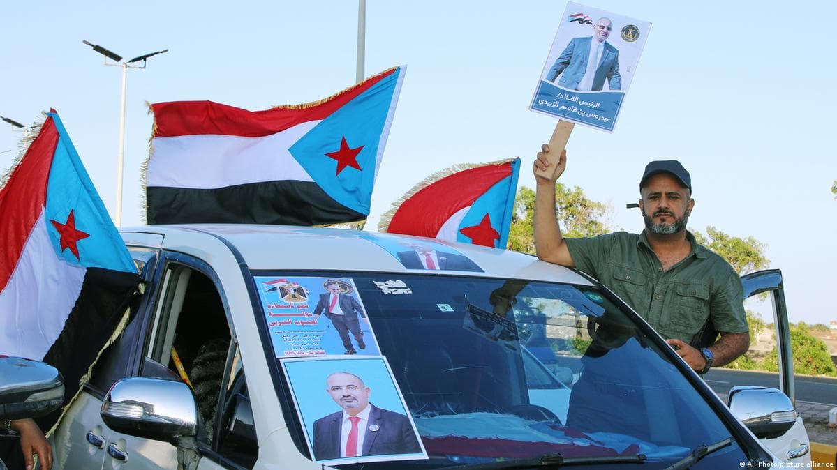 იემენის სეპარატისტული ლიდერი აიდაროს ალ-ზუბიდი აბუ დაბიში გაიქცა