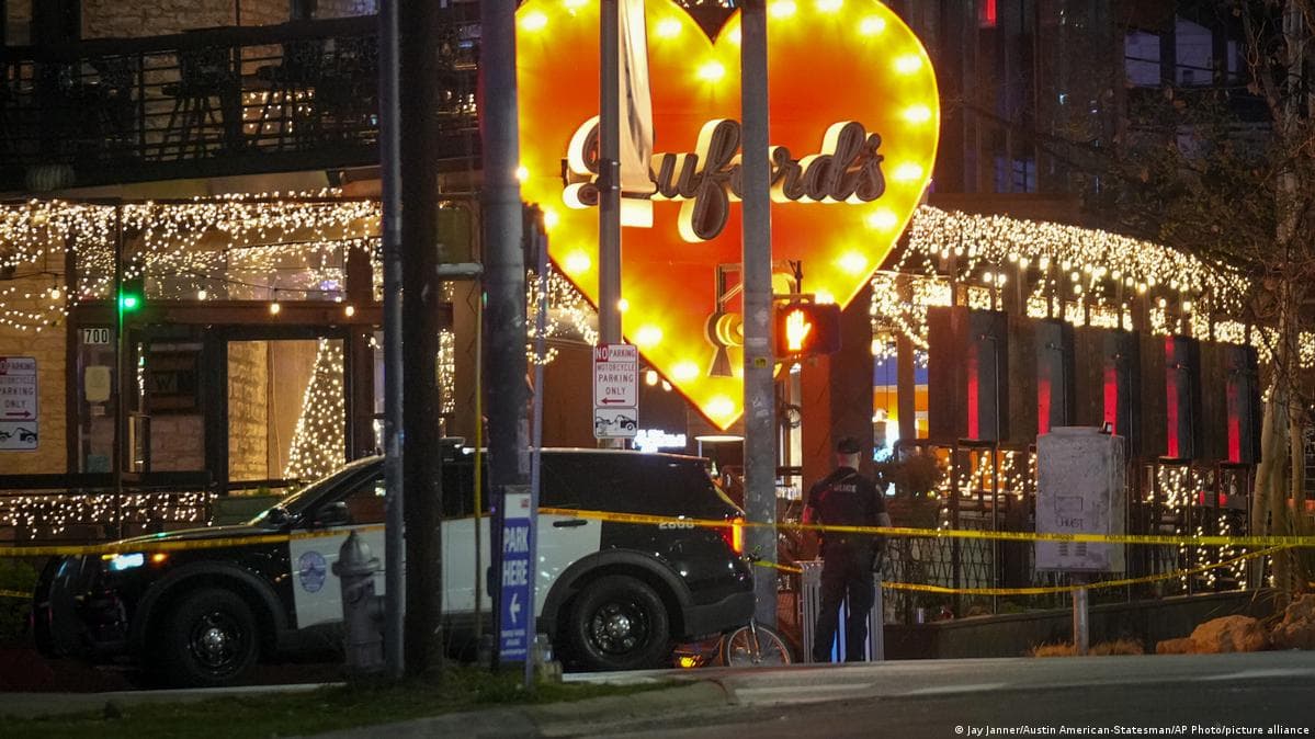 ოსტინში სროლის შედეგად სამი ადამიანი დაიღუპა, 14 დაიჭრა