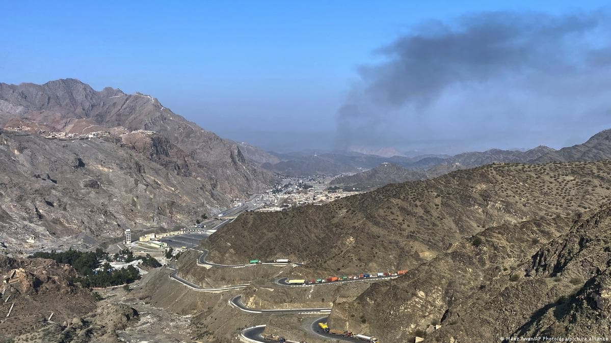 პაკისტანის თვითმფრინავები ქაბულს ბომბავენ, თალიბანი უარყოფს მსხვერპლს