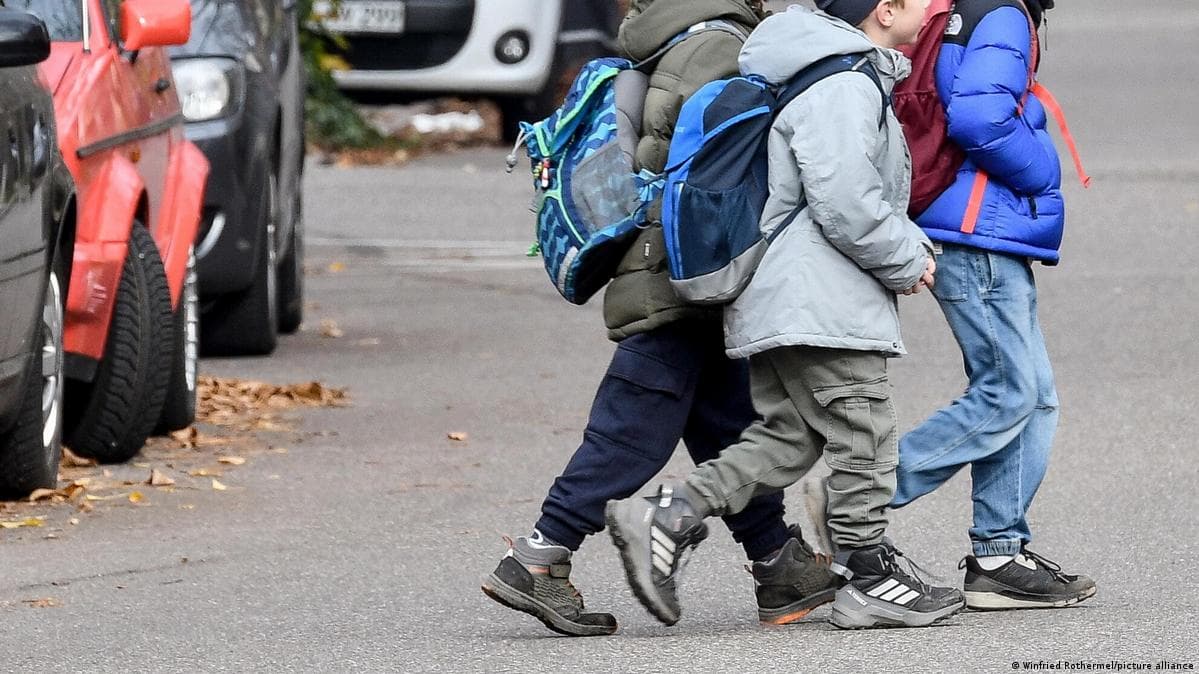 7 წლის ბიჭმა სკოლაში 5,000 ევროს ბანკნოტები მიიტანა