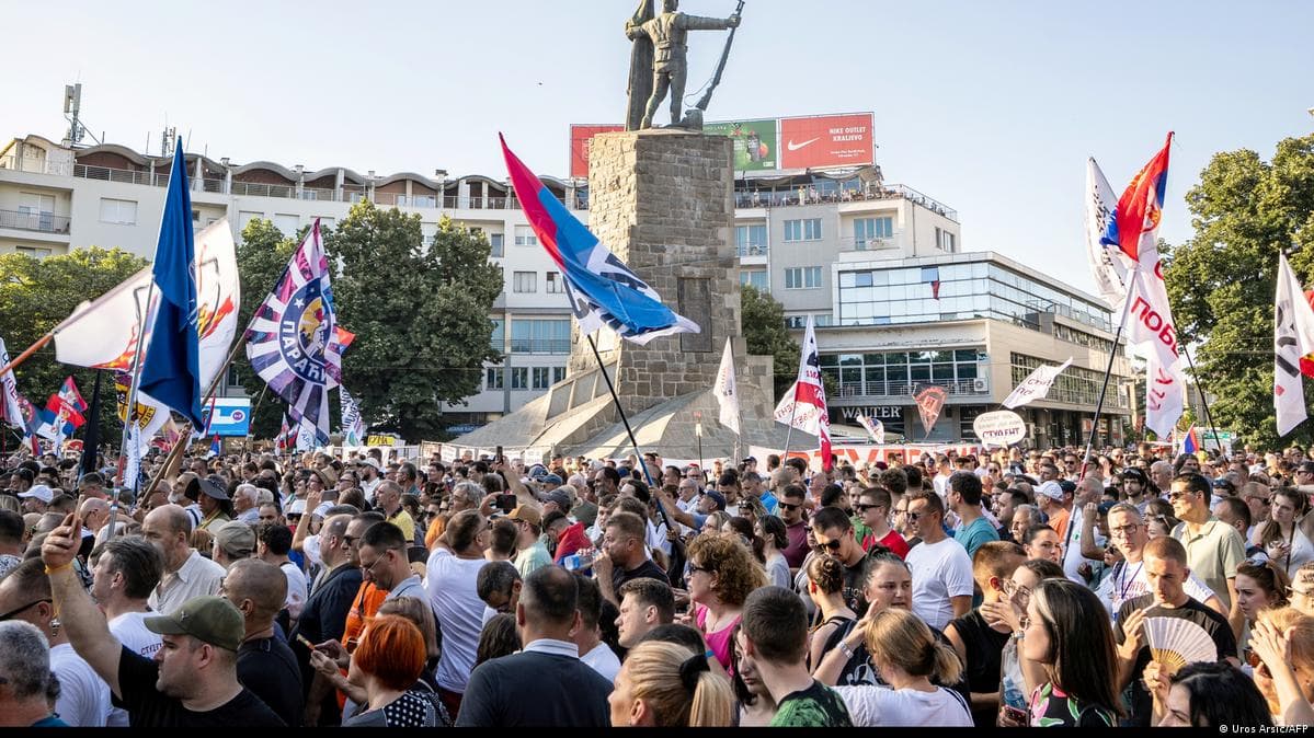 სერბიაში ათასობით მომიტინგე შეიკრიბა პრეზიდენტის გადადგომის მოთხოვნით